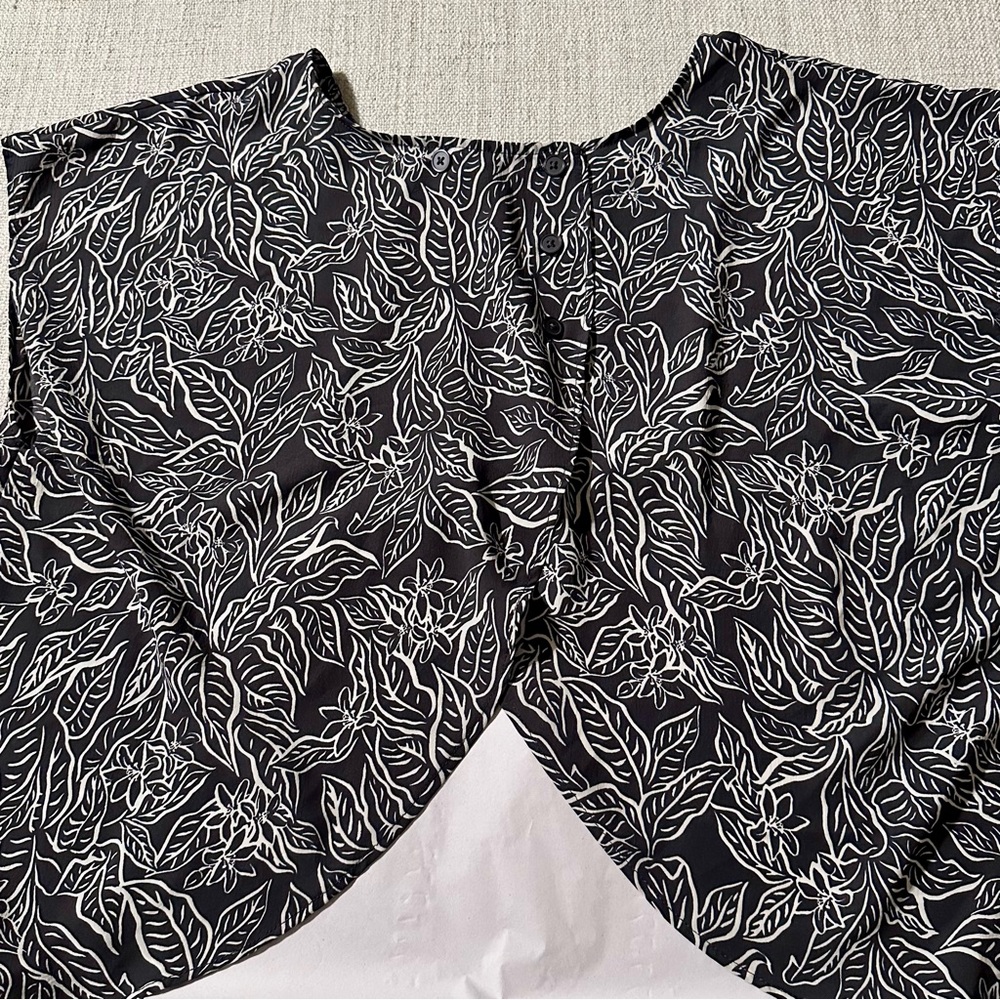 TORRID Island Silk Dolman Cross Back Crop Top Whimsical Sleek Chic Wmn 1X 14 16 - Picture 9 of 16